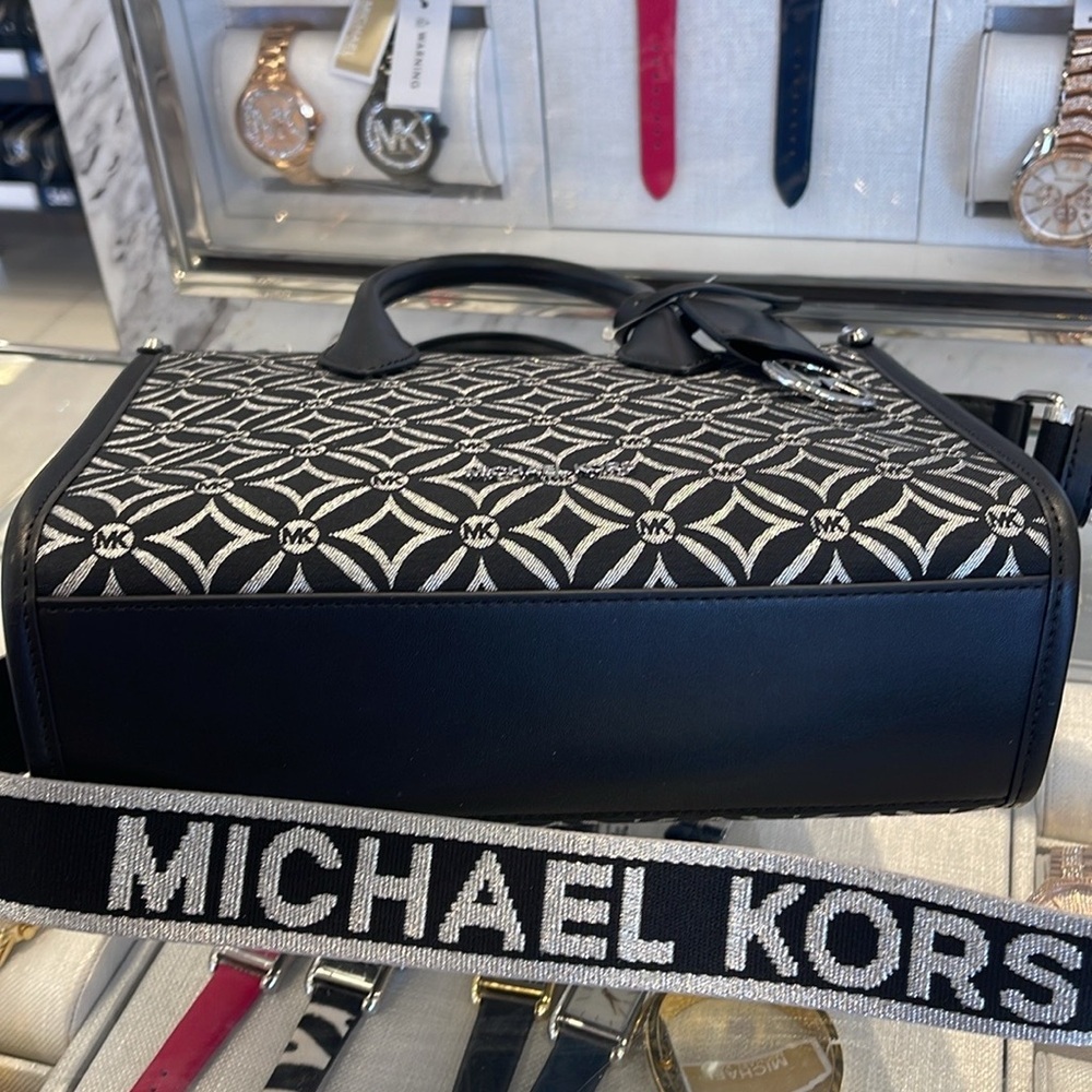 Michael Kors Mirella Small Metallic Logo Jacquard Crossbody Bag Black/Silver
NW - Picture 14 of 16